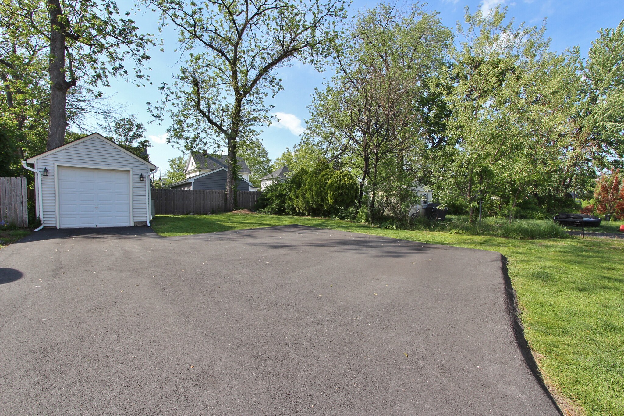 Driveway - 552 Cumberland St