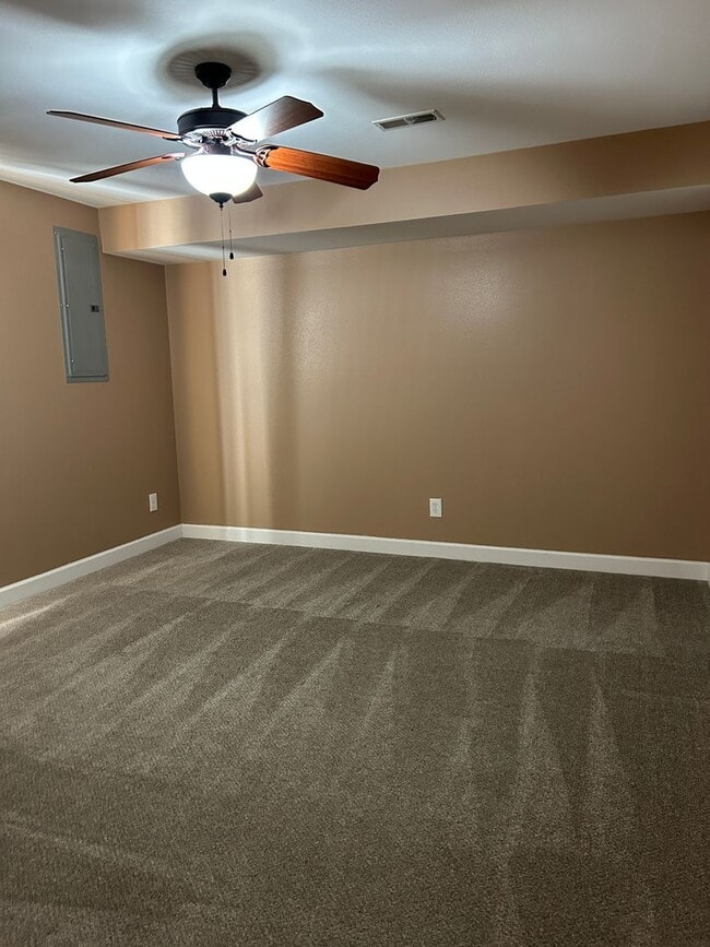 Building Photo - 1105 Lear Ln