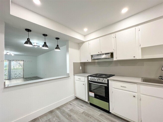 Building Photo - 2005 Sans Souci Blvd