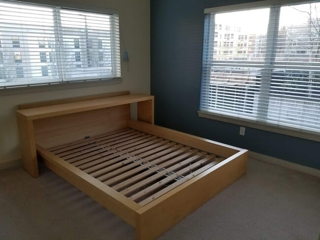 Building Photo - 809 Taylor Ave N