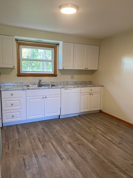 Building Photo - 5479 Strnad Dr