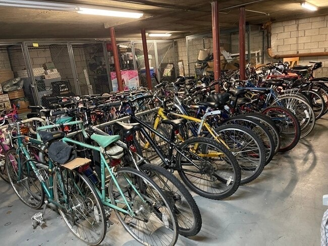 Building Photo - 44 Broadlawn Dr