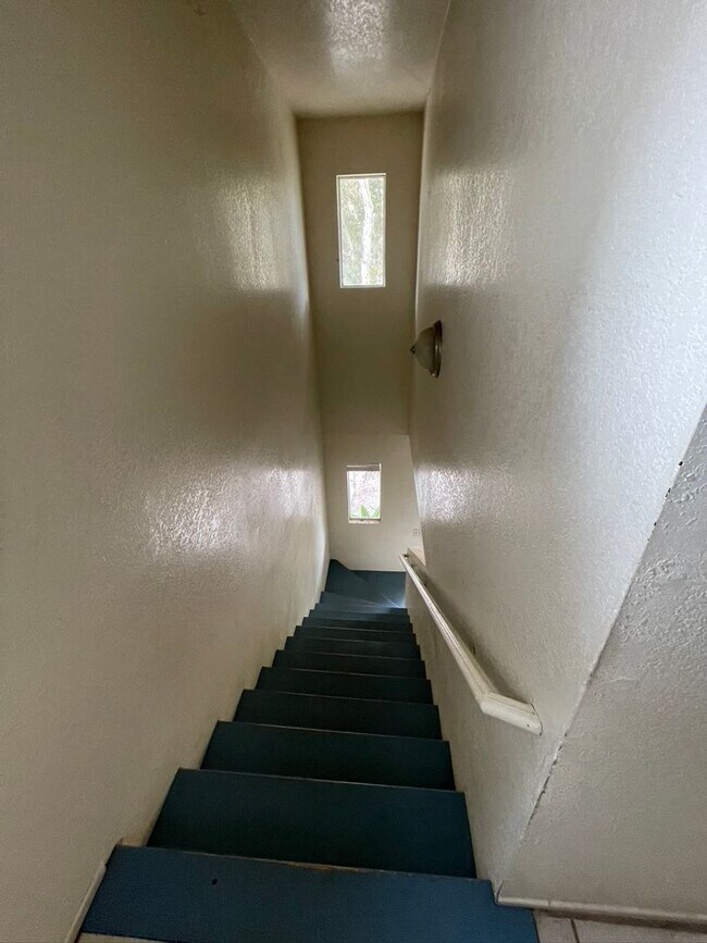 Building Photo - 850 Camino Lindo