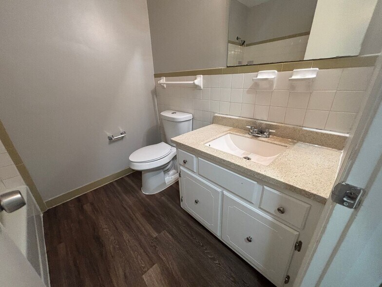 Building Photo - 5095 Corkwood Dr