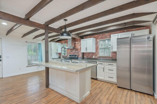 Building Photo - 271 Bracewell St