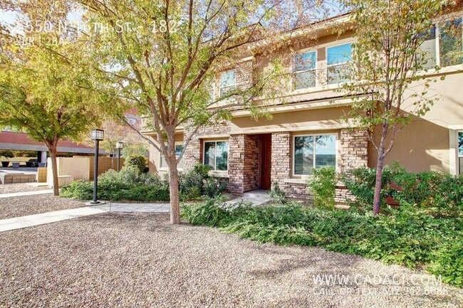 Primary Photo - 5550 N 16th St