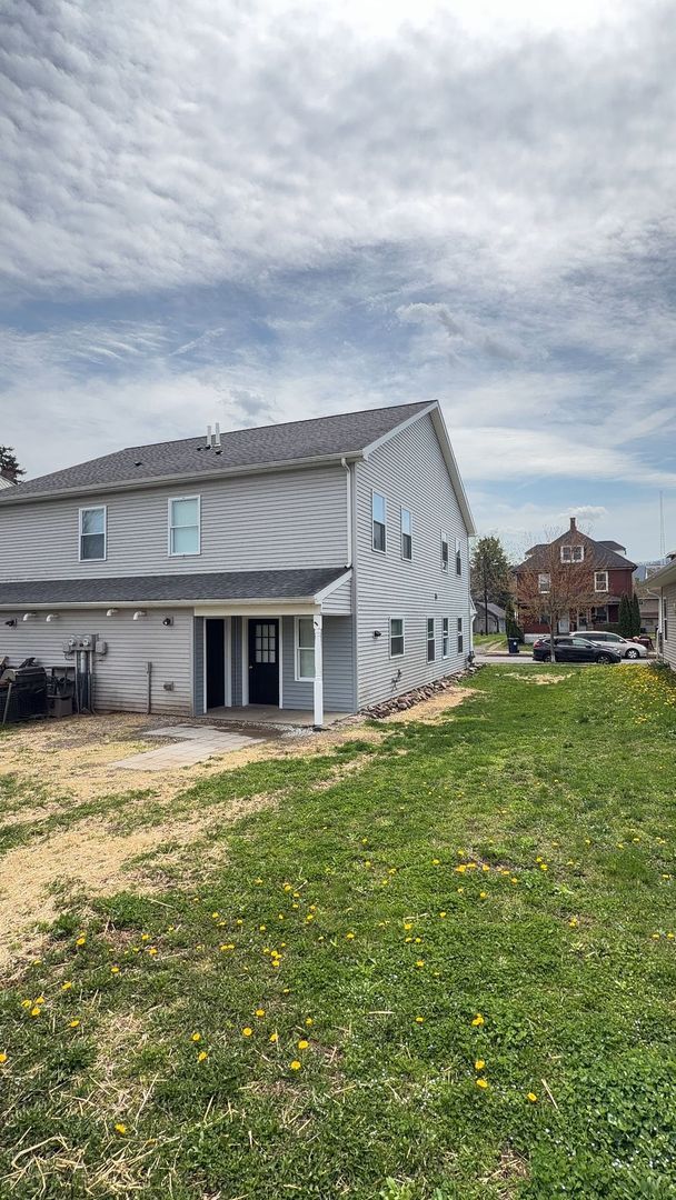 Building Photo - Williamsport PA- 3 Bedroom 1.5 Bath House