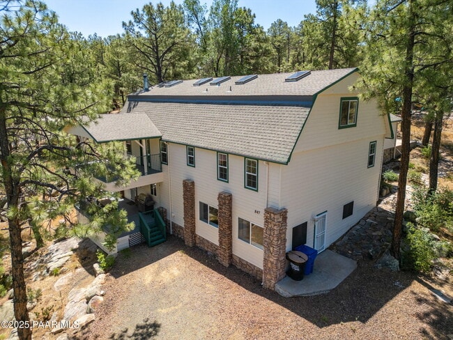 Building Photo - 847 Clubhouse Dr