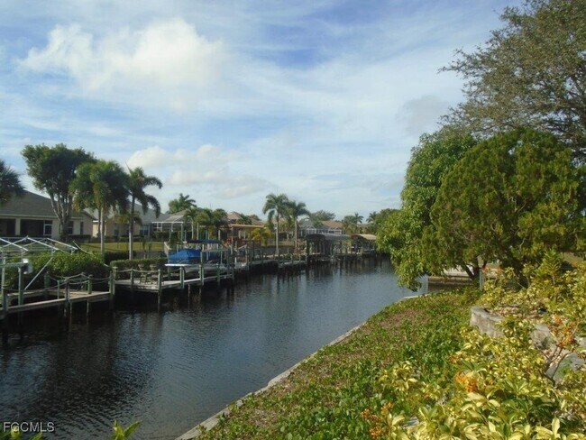 Building Photo - 991 April Ln