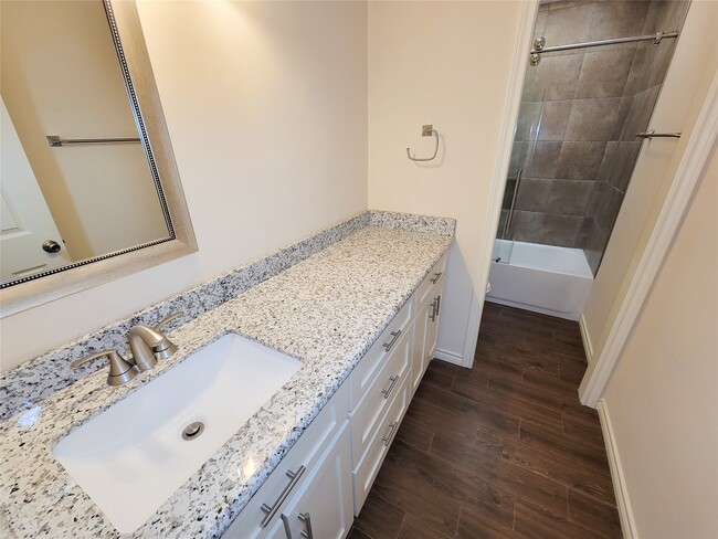 Building Photo - 12800 Briar Forest Dr