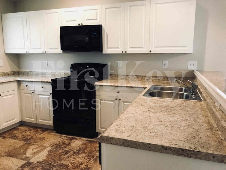 Building Photo - 1016 SW 37th Terrace