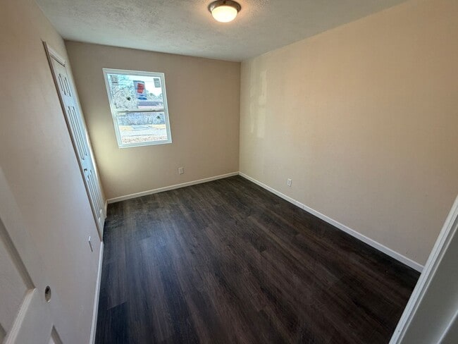 Building Photo - Go Yard!