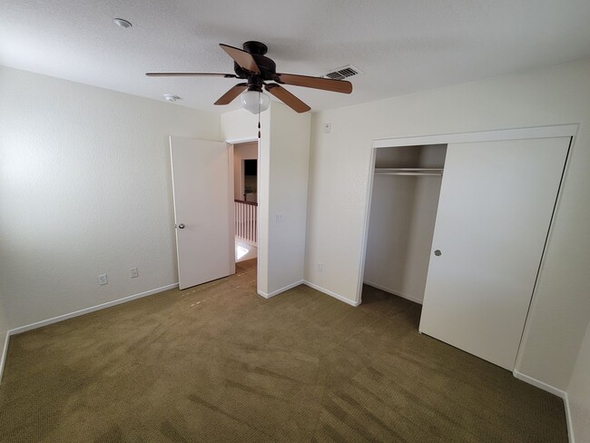 Building Photo - Spacious 3-Bedroom Townhome in Imperial – Available for Lease!