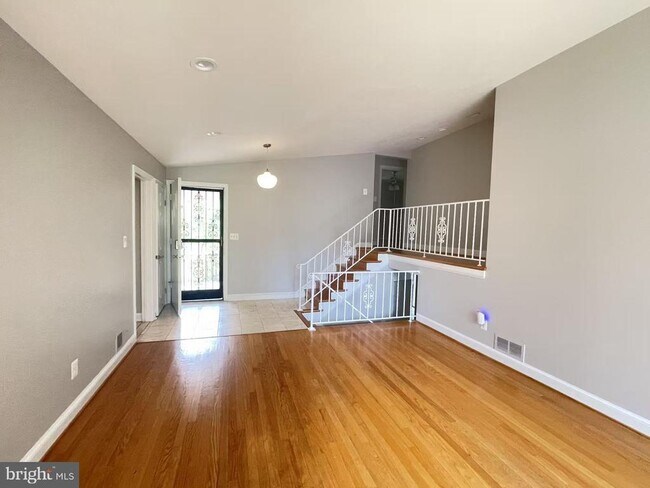 Building Photo - 7325 Radcliffe Dr