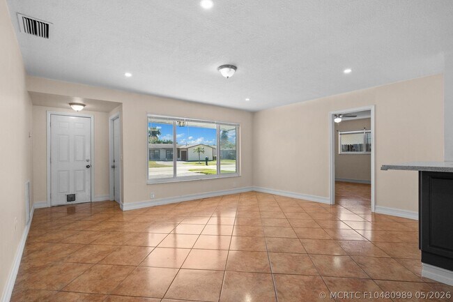 Building Photo - 11371 NW 40th Pl