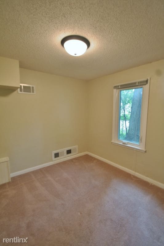 Building Photo - 4 br, 1 bath House - 300 21st Street SW