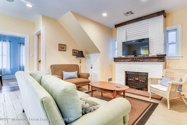 Building Photo - 14 New York Ave