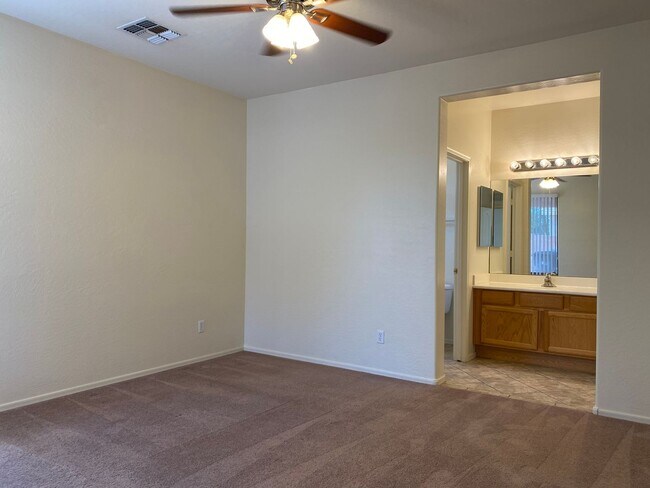 Building Photo - 3265 E Hampton Ln