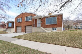 Building Photo - 3 Bedroom Home Near Sugarhouse!