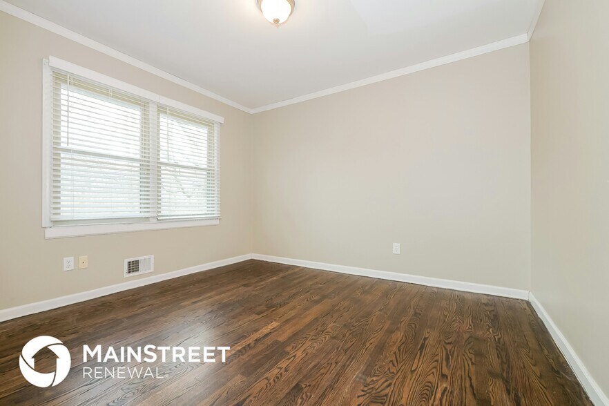 Building Photo - 4806 Vermont Ave