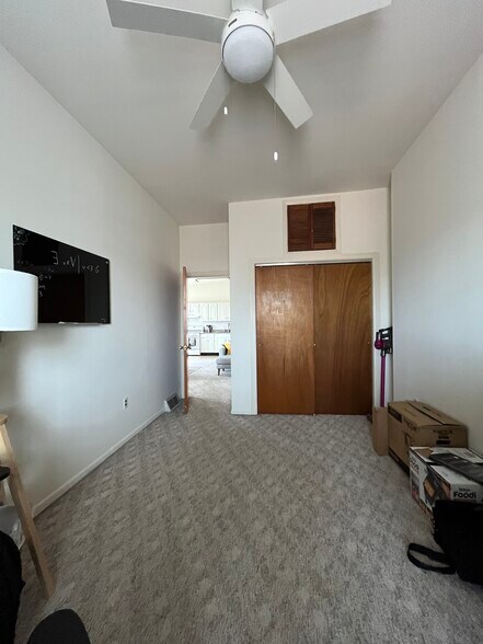 Bedroom-2 - 2001 Green St