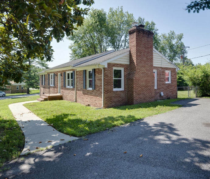 Building Photo - 10429 W Providence Rd