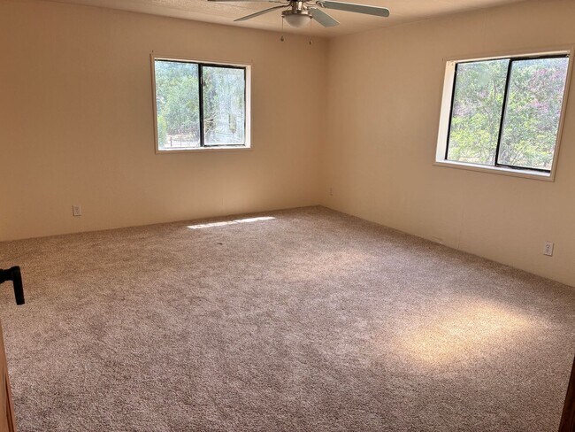 Building Photo - Fully Remodeled 5 Bedroom Home on 1 Acre with Shop, RV Parking & Stunning Views In Shady Cove