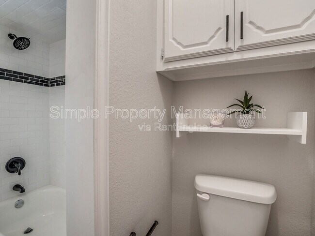 Building Photo - 2320 Yellowstone Dr