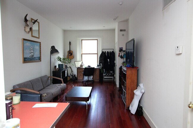 Building Photo - Bright and spacious one bedroom unit with ...