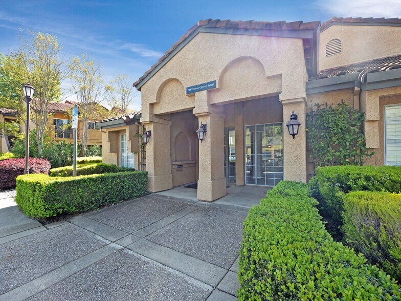Building Photo - 805 Watson Canyon Ct