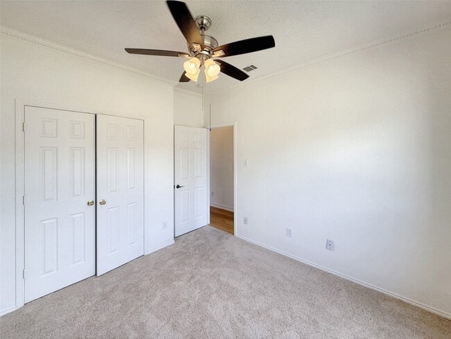 Building Photo - 6717 Smallwood Dr