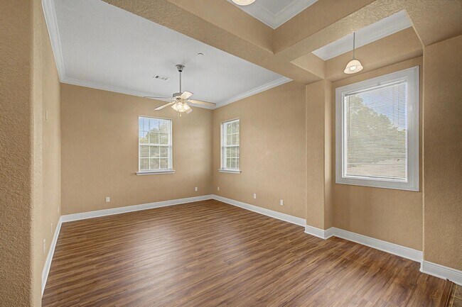 Building Photo - 542 S 72nd Ave