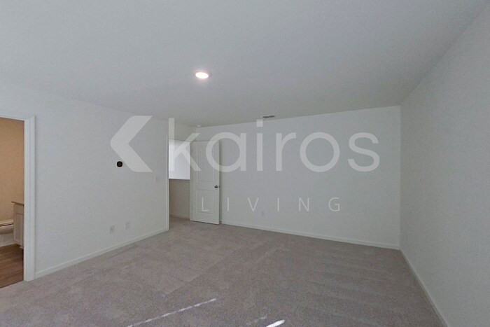 Building Photo - 112 Flat Rock Ml Trl