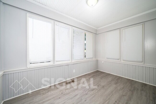 Building Photo - 4724 Terrace M
