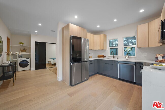 Building Photo - 665 McCadden Pl