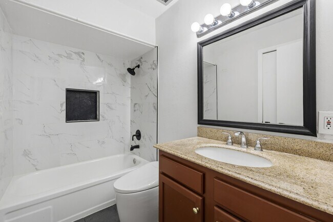 Building Photo - 5534 Beverly Hill St