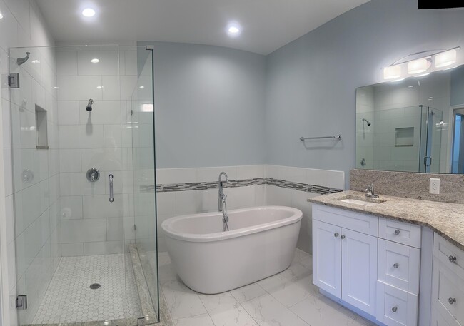 Building Photo - 10458 Lake Vista Cir