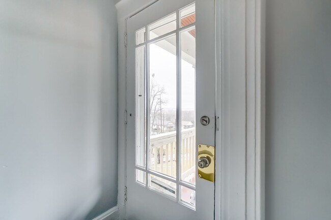 Building Photo - Three Bedroom Home in Covington!