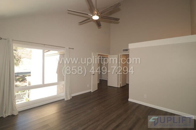 Building Photo - 3 Bedroom 2.5 Townhome A MUST SEE!!