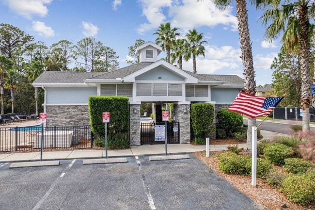 Building Photo - Fully Renovated 3BR/2.5BA Condo with Garag...