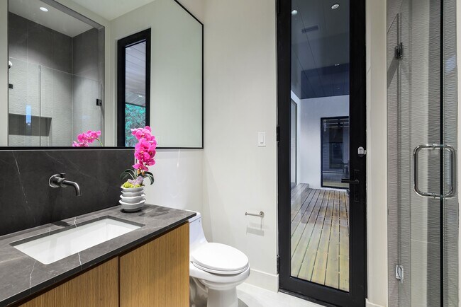 Building Photo - 5023 Lilac Ln