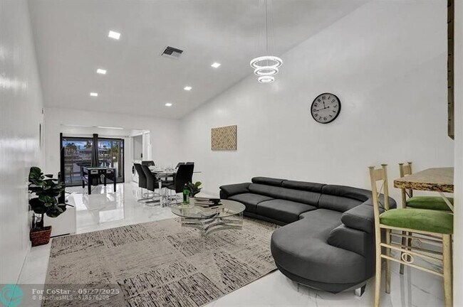 Primary Photo - 5434 SW 25th Ave