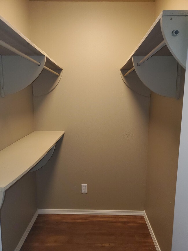 Building Photo - 3213 Center St NE