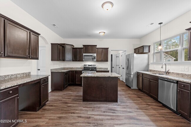 Building Photo - 200 Mia Ct