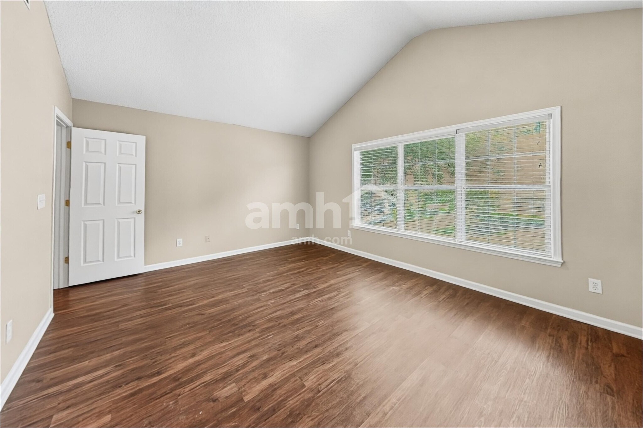 Building Photo - 3450 Ridgefair Dr