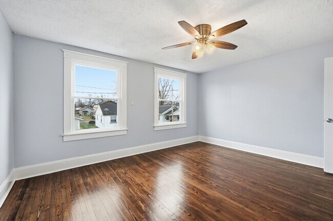 Building Photo - Three Bedroom Home in Hamilton!