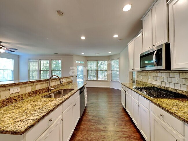 Building Photo - 781 Sonoma Dr SW