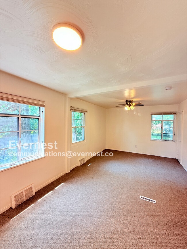 Building Photo - 20527 Rosemont Ave
