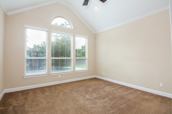 Building Photo - 34 Canoe Bend Ct