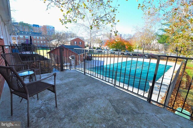 Building Photo - 2665 S Walter Reed Dr